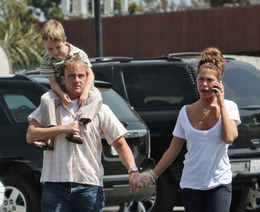 Image of actor and comedian, Jay Mohr with his son and ex-wife